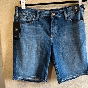 Silver Jeans Blue Curvy Fit Mid Rise Bermuda Shorts size W33